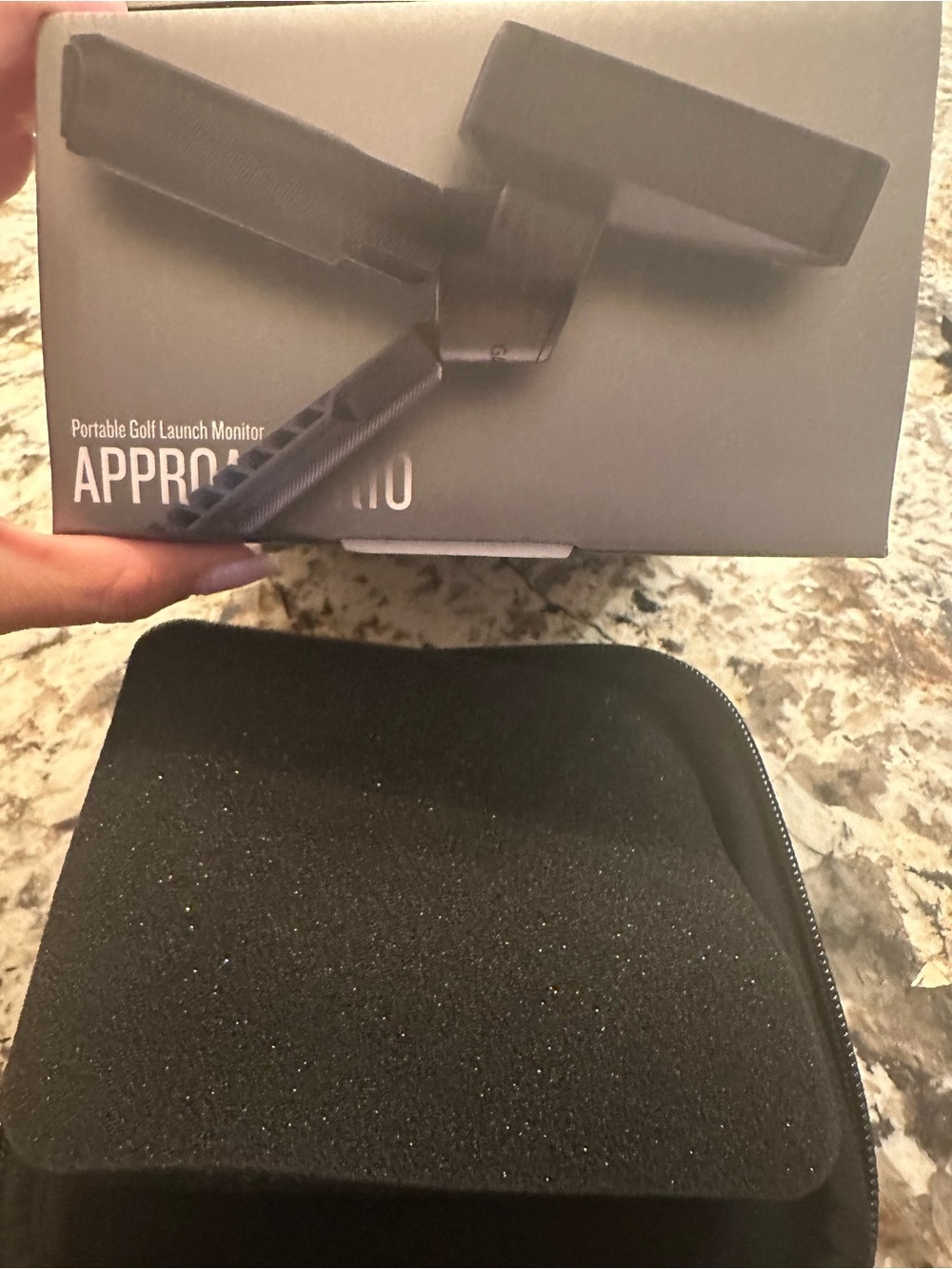 Garmin Approach R10 Portable Launch Monitor - Black - Picture 4 of 5